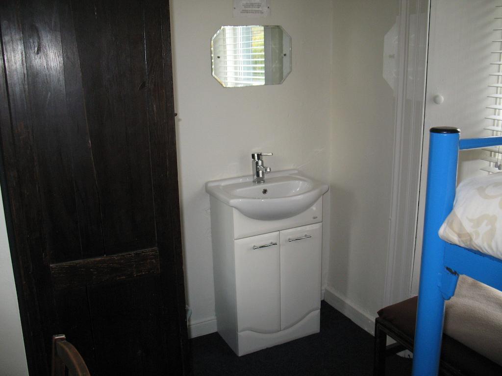 Beach Haven Holiday Hostel Tramore Room photo